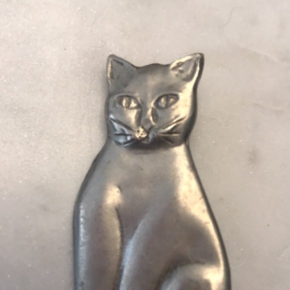 Vintage pewter cat brooch by Seagull - Picture 2 of 8